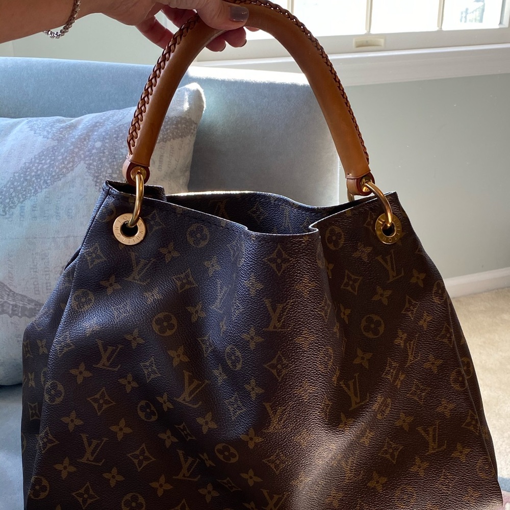 Louis Vuitton Artsy Authentic guaranteed